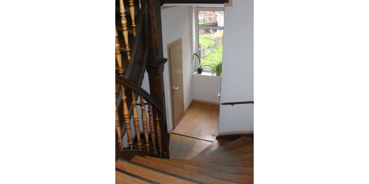 geeignet für 2er-WG - 2,5-Zi-DG-Whg - Laminat, Badewanne 2.5 zimmer