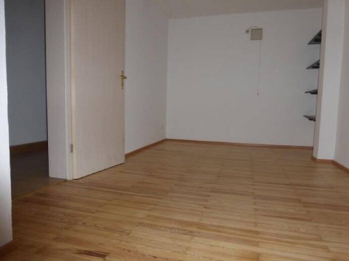 Etagenwohnung Nürnberg Lorenz - 3 Zimmer, 127 m&sup2;, 980&euro; | Angebot:24726793