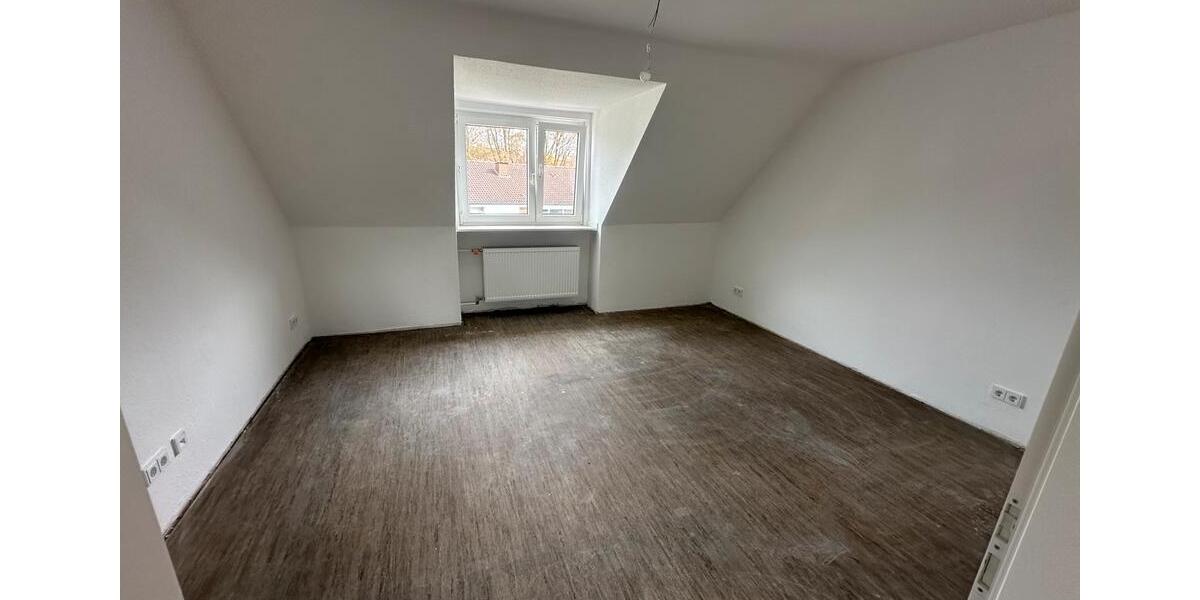 Dachgeschoßwohnung Essen Stadtbezirk II - 3 Zimmer, 74 m&sup2;, 1.250&euro; | Angebot:26101646