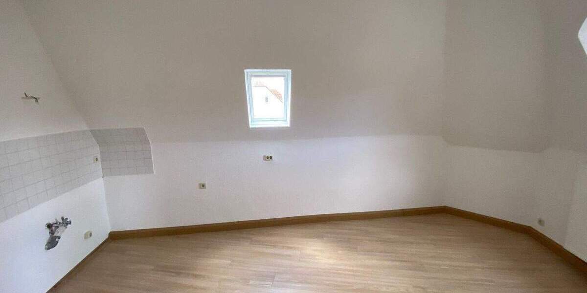 Etagenwohnung Flöha - 2 Zimmer, 67 m&sup2;, 350&euro; | Angebot:25707472