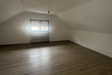 Helle renovierte 3-Zimmer Dachgeschosswohnung zimmer