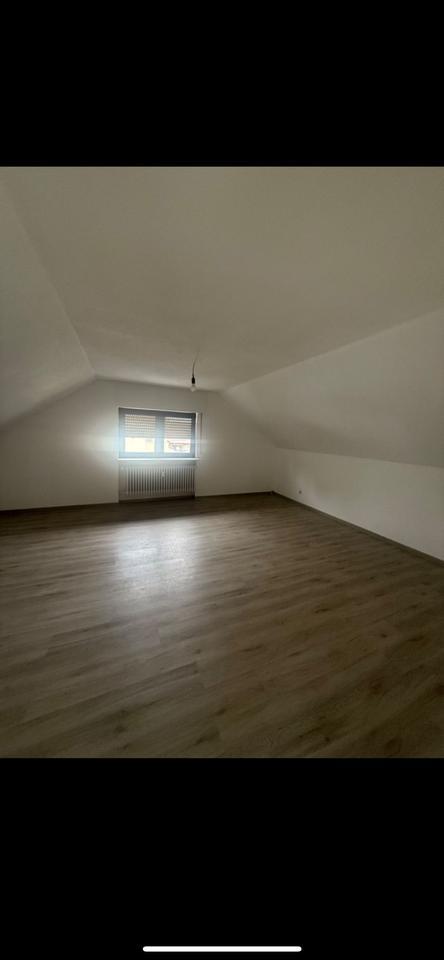 Helle renovierte 3-Zimmer Dachgeschosswohnung zimmer