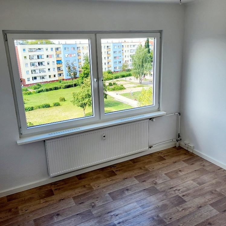 Geräumige 3-Raum-Wohnung mit großem Badezimmer zimmer