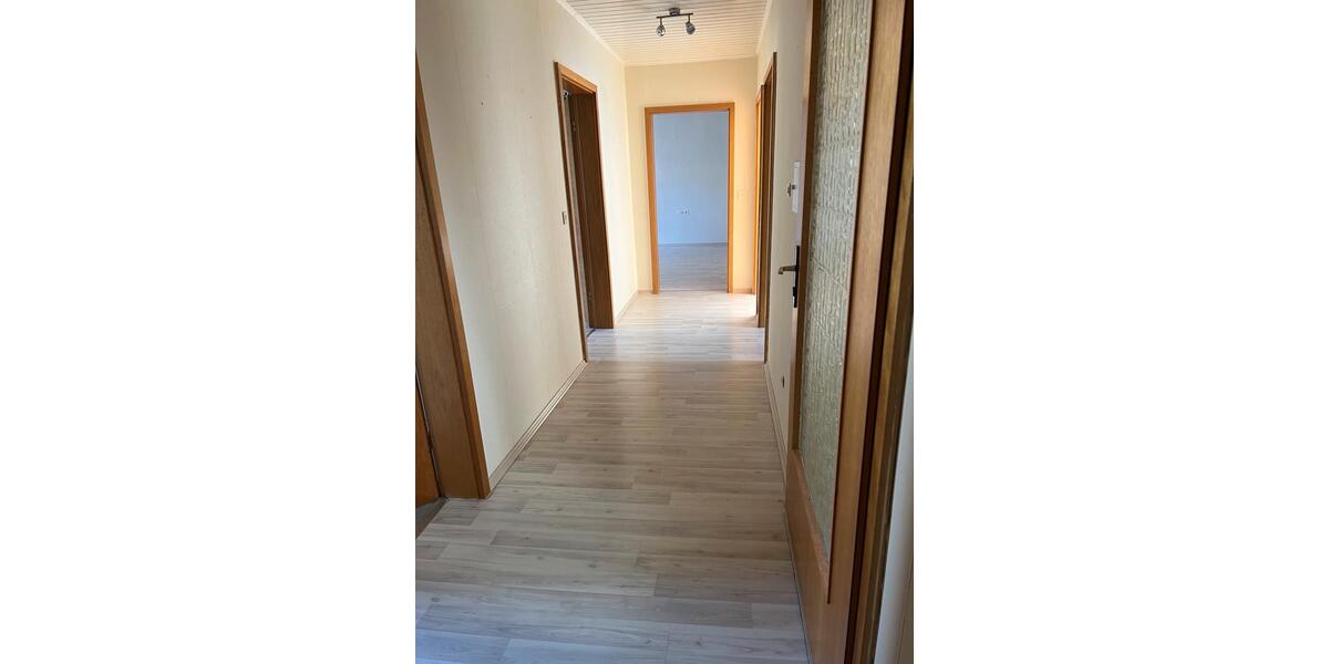 Etagenwohnung Rosbach vor der Höhe - 3 Zimmer, 75 m&sup2;, 1.100&euro; | Angebot:26701060