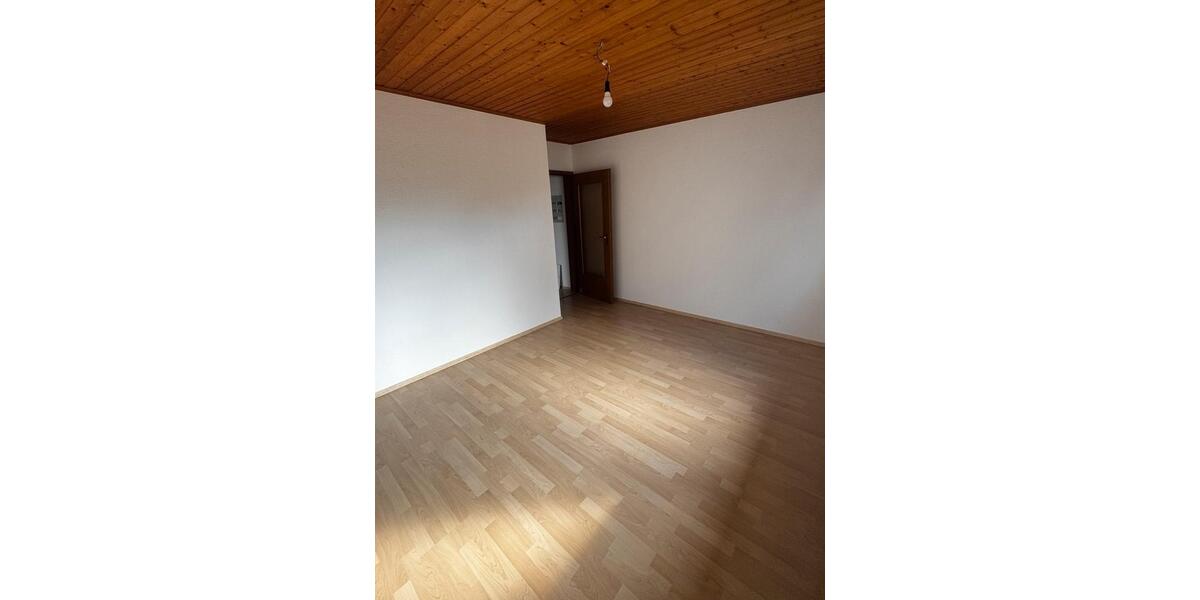 Erdgeschoßwohnung Eggolsheim - 5 Zimmer, 120 m&sup2;, 1.200&euro; | Angebot:25994496