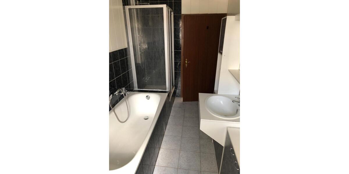 Vermietet wird eine 4ZKB -Wohnung in der Katharinenstraße. 4 zimmer