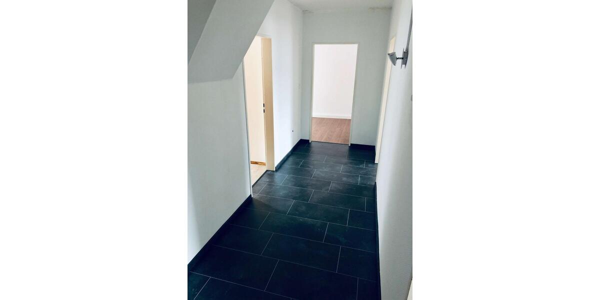 3 Zimmer DG Wohnung in Hof zu vermieten 3 zimmer