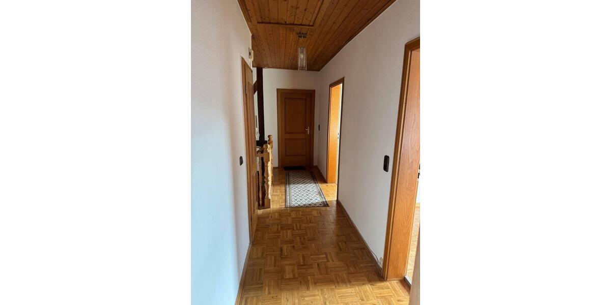 Dachgeschoßwohnung Marburg - 3 Zimmer, 80 m&sup2;, 380&euro; | Angebot:24703221