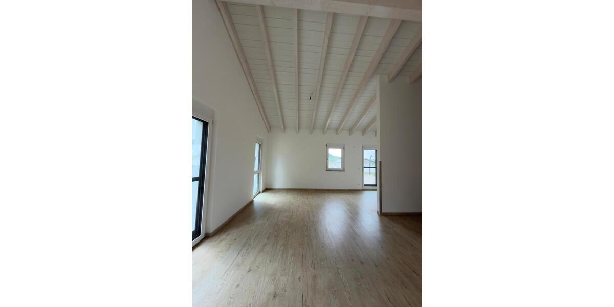 Dachgeschoßwohnung Neuffen - 3 Zimmer, 93 m&sup2;, 1.550&euro; | Angebot:26130342