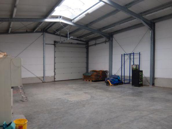 VL3770 Ladenfläche mit großem Schaufenster und Hallenanbau ca. 20 km westlich von Regensburg zimmer