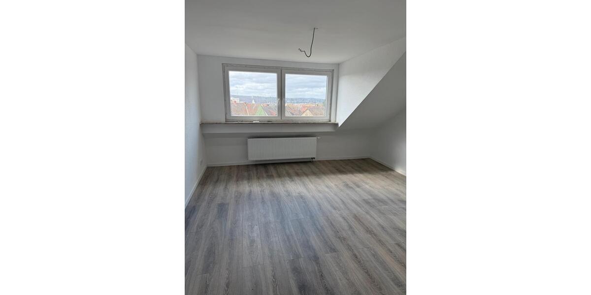 Dachgeschoßwohnung Saarbrücken West - 3 Zimmer, 70 m&sup2;, 800&euro; | Angebot:26248905