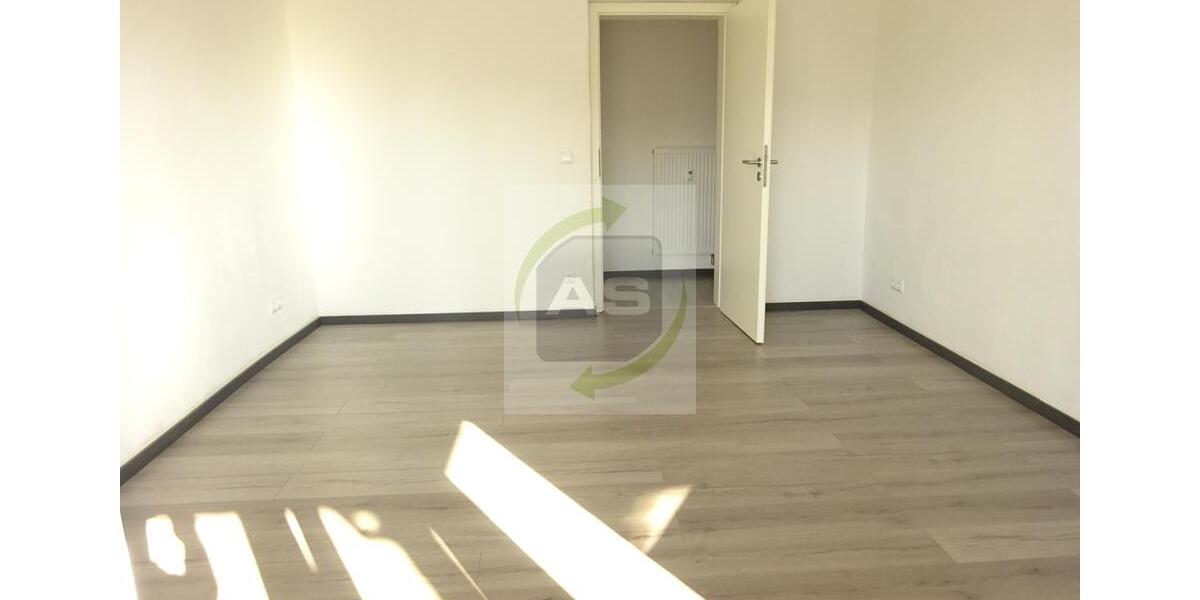 Erdgeschoßwohnung Meerane - 3 Zimmer, 82 m&sup2;, 595&euro; | Angebot:26098087