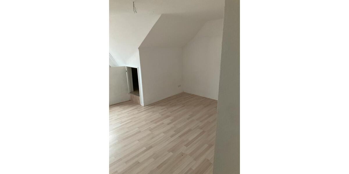 Dachgeschoßwohnung Nidda - 3 Zimmer, 70 m&sup2;, 570&euro; | Angebot:24586356
