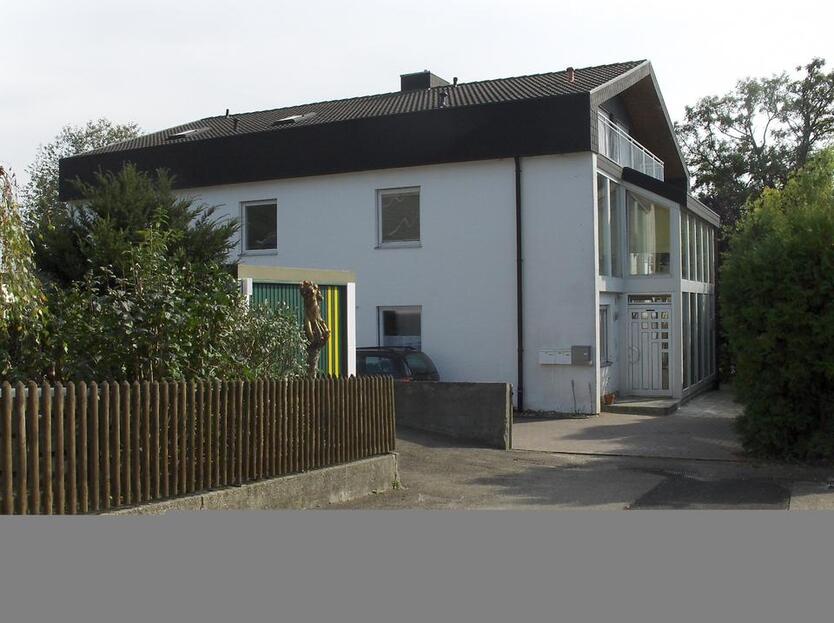 Erdgeschoß 148 qm Wfl incl. 2 UG-Räume +Terrasse 48 qm + E-gara