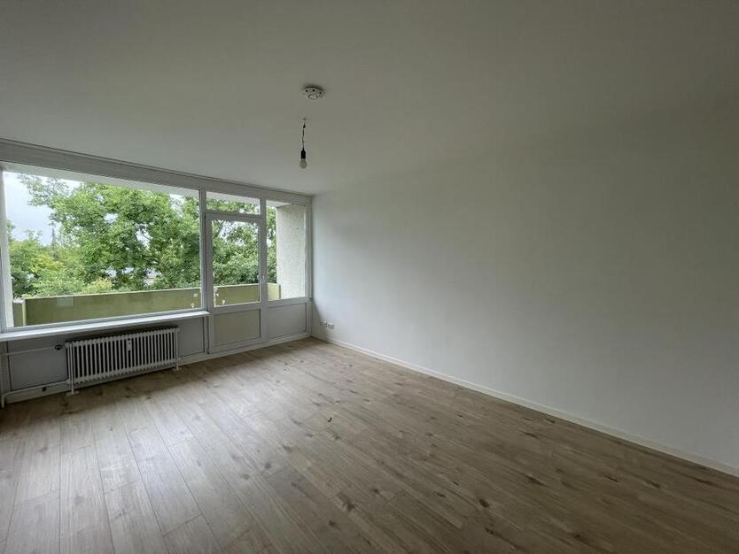 **FRISCH RENOVIERTE 3-Zimmerwohnung MIT BALKON**