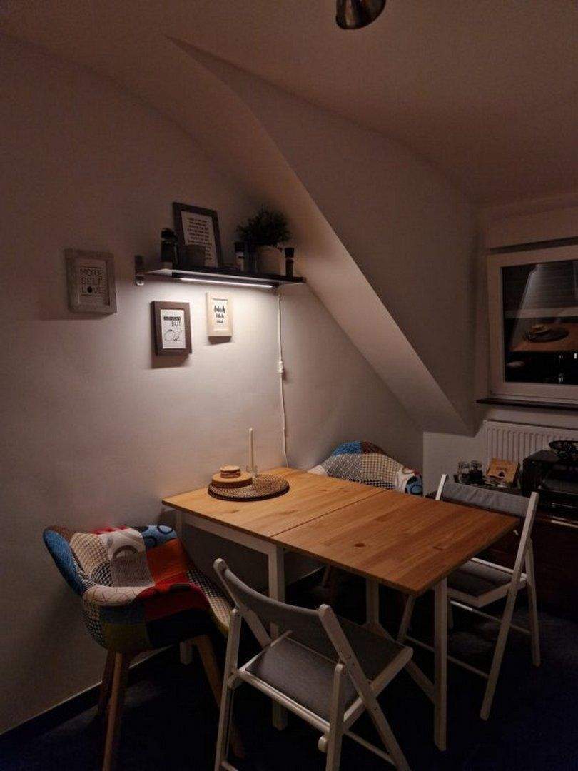 Moderne und Vollmöblierte 1-Zimmerwohnung mit Balkon in Düsseldorf Oberbilk zimmer
