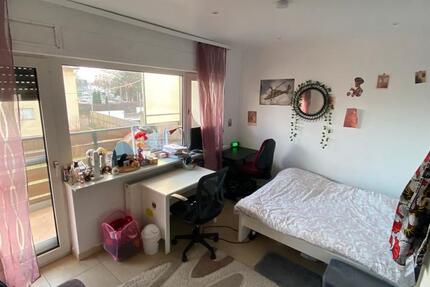 Möbliertes Zimmer in WG mit Balkon zimmer