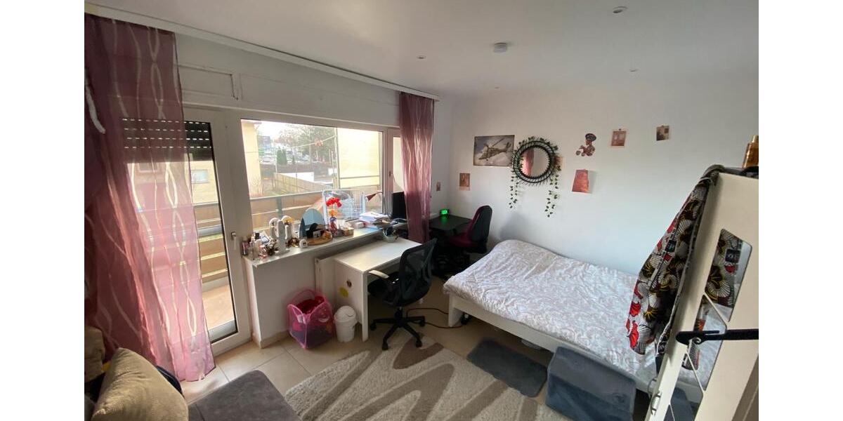 Möbliertes Zimmer in WG mit Balkon zimmer