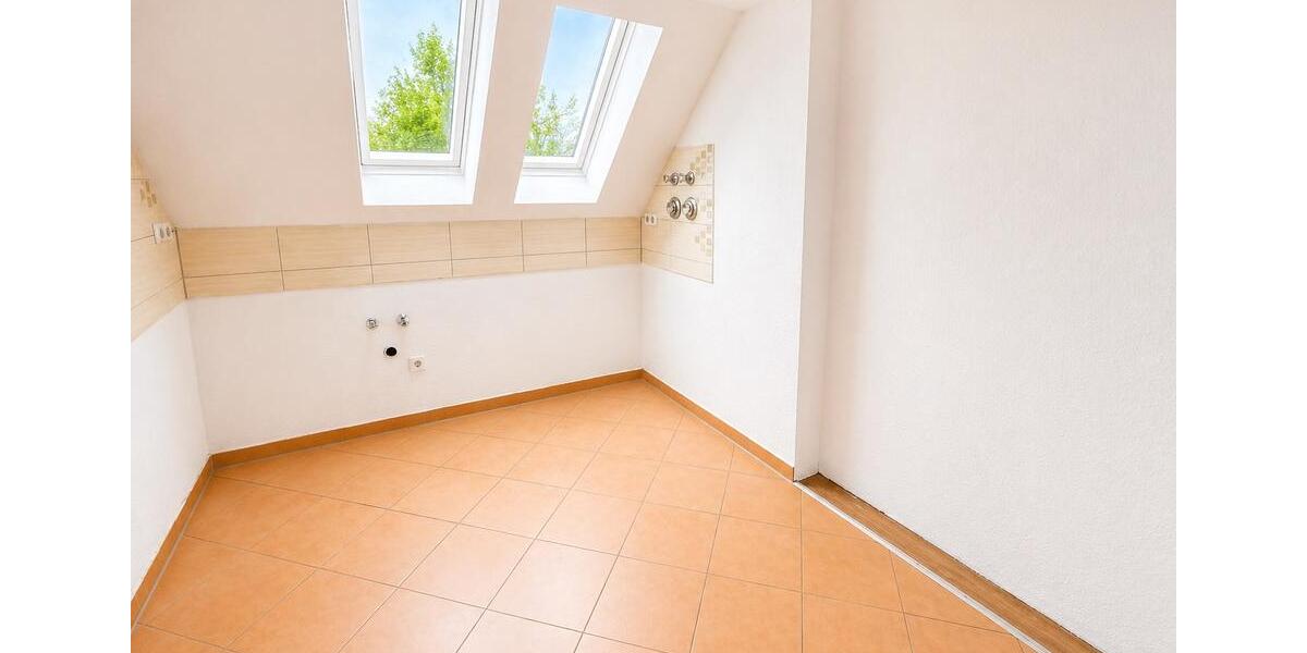 Dachgeschoßwohnung Merseburg - 4 Zimmer, 90 m&sup2;, 590&euro; | Angebot:26535293