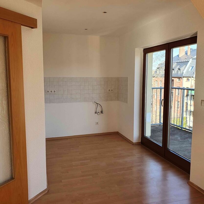 Dachgeschoß -auf 2 Ebenen - 1 Monat mietfrei - 3 Zi - zentrumsnah - Fahrstuhl