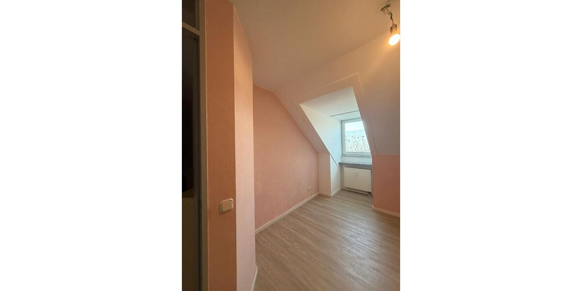 Dachgeschoßwohnung Kumhausen - 1 Zimmer, 18 m&sup2;, 430&euro; | Angebot:26070195