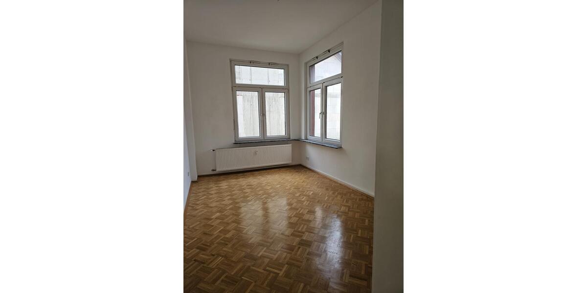 Großzügige 5-Zimmer-Wohnung in sehr guter Lage 5 zimmer