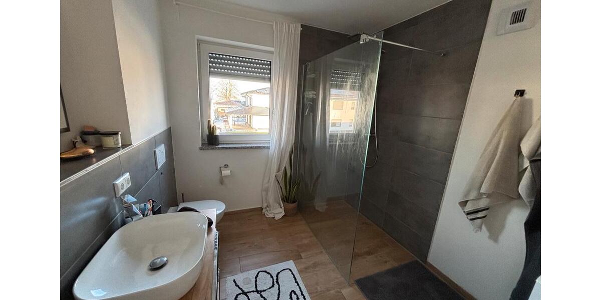 Etagenwohnung Dingolfing - 4 Zimmer, 105 m&sup2;, 1.100&euro; | Angebot:26703588