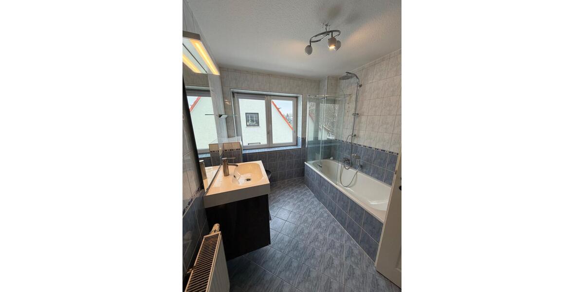 Dachgeschoßwohnung Bitterfeld-Wolfen Bitterfeld - 3 Zimmer, 70 m&sup2;, 650&euro; | Angebot:25588782