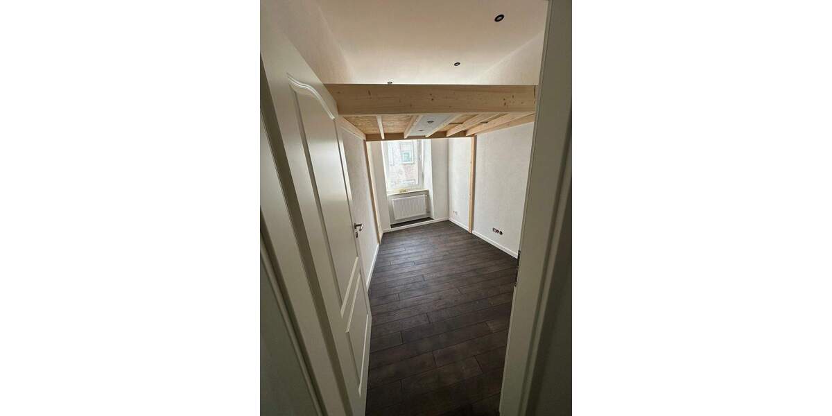 Frei ab 01.02.2026 Gute Lage 4-Zimmer-Wohnung Als 4-er WG-geeignet zimmer