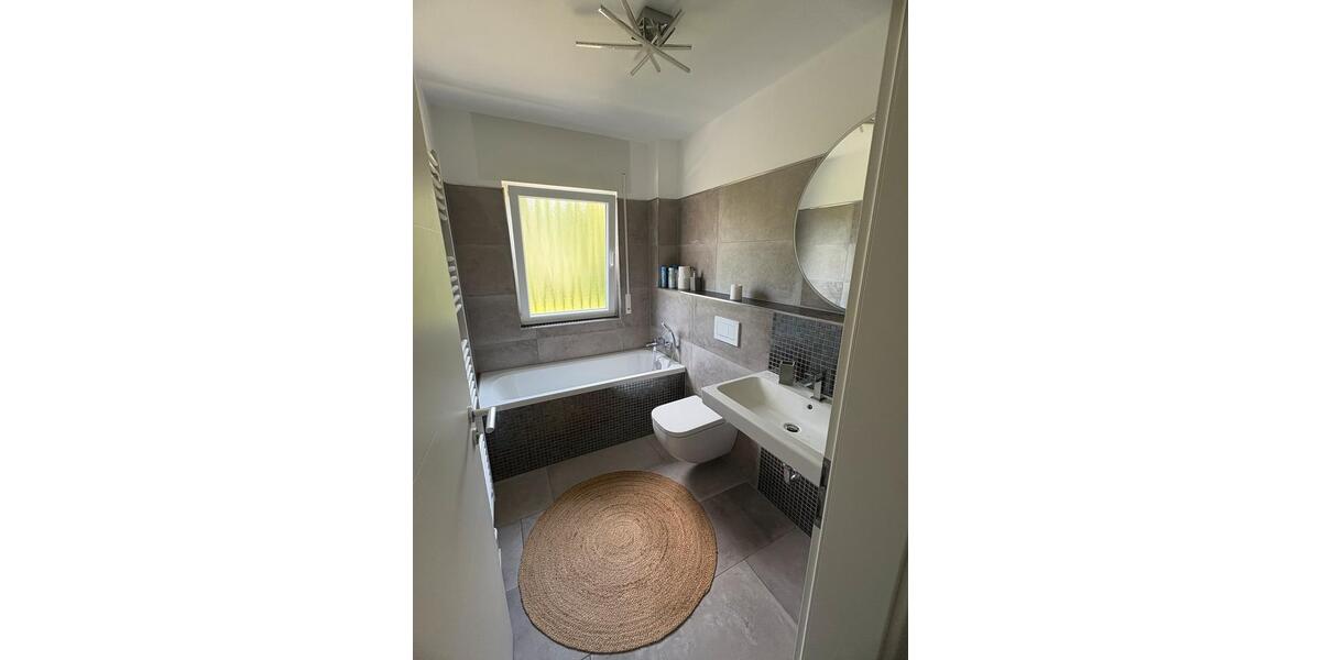Wohnen auf Zeit Wermelskirchen - 7 Zimmer, 187 m&sup2;, 1.950&euro; | Angebot:26537221