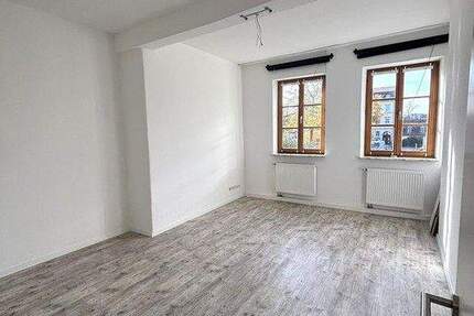 Exklusive 3,5-Zimmer-Wohnung mit Balkon, Stellplatz und EBK am Theaterplatz Erlangen 4 zimmer