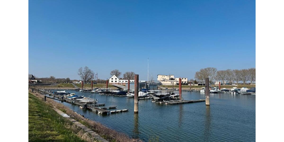 Dachgeschoßwohnung Gernsheim - 4 Zimmer, 86 m&sup2;, 1.040&euro; | Angebot:26272954