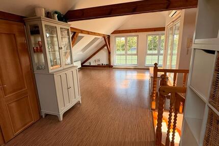 Helle 4-Zimmer Dachgeschoss-Maisonette mit Balkon 7 min zum bhf 4 zimmer