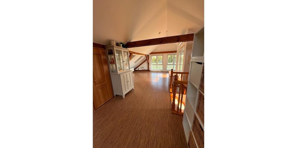 Helle 4-Zimmer Dachgeschoss-Maisonette mit Balkon 7 min zum bhf 4 zimmer