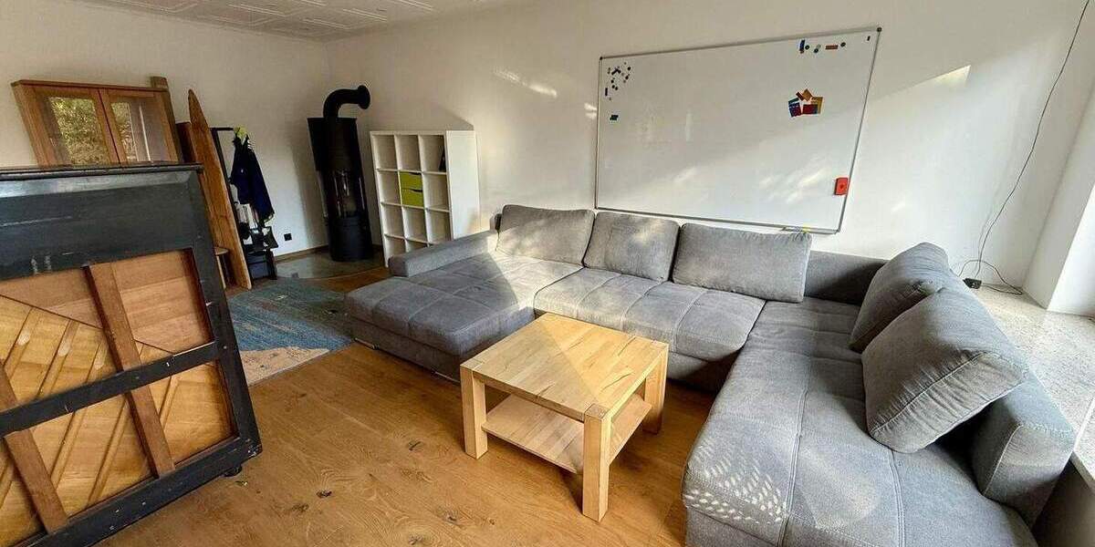 Bungalow Iphofen - 8 Zimmer, 214 m&sup2;, 2.350&euro; | Angebot:25682670