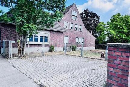 Haus Jülich - 10 Zimmer, 280 m&sup2;, 999&euro; | Angebot:25456904