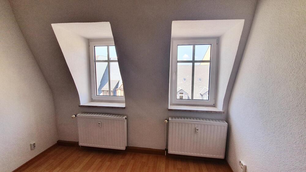 WG geeignet-3-Raum-Wohnung mit Einbauküche in zentraler Lage von Mittweida - Dachgeschoßwohnung Mittweida Rößgen | Angebot:27279778