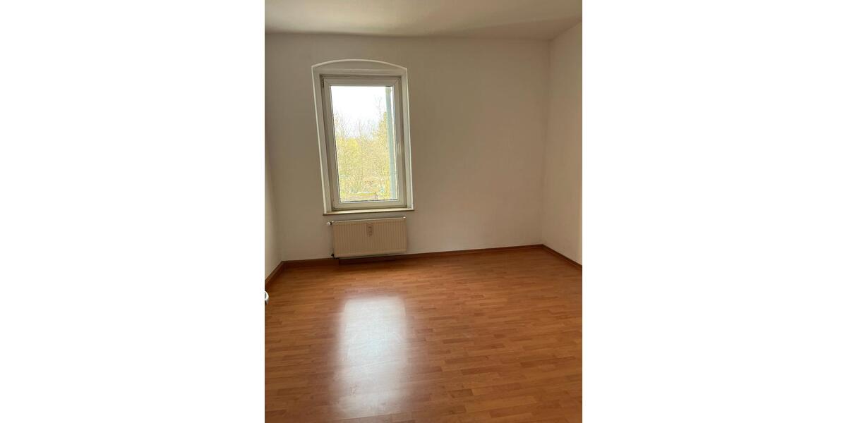 Etagenwohnung Crimmitschau - 4 Zimmer, 105 m&sup2;, 650&euro; | Angebot:25962394