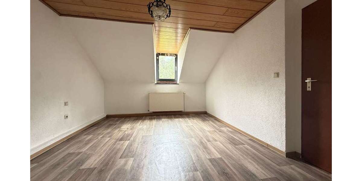 Gemütliche 3-Zimmer-Dachgeschosswohnung mit ca. 72 m² in Friedrichsthal-Bildstock - 3- Friedrichsthal | Angebot:27199791