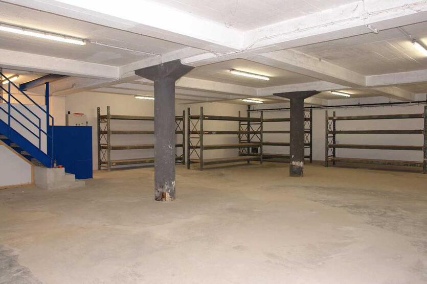 Handwerker aufgepasst! Lager auf zwei Ebenen inkl. Lastenaufzug und Büro in Ratingen! zimmer