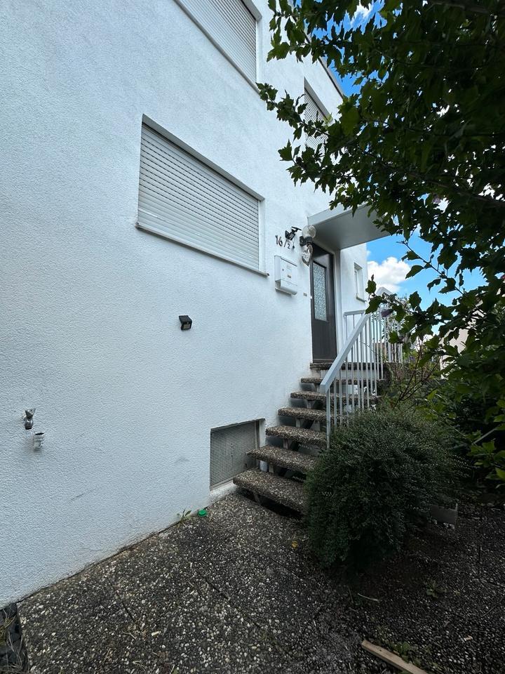 Reihenmittelhaus mit Garten zu vermieten in Esslingen