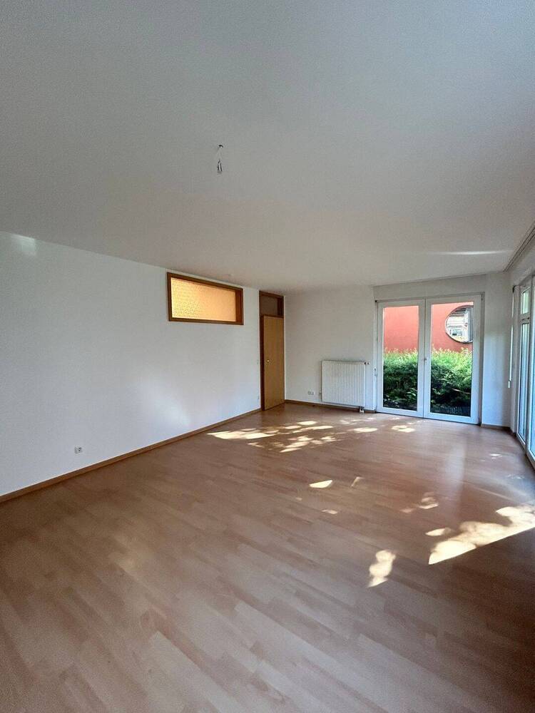Helle Erdgeschoßwohnung mit Terrasse und Stellplatz!