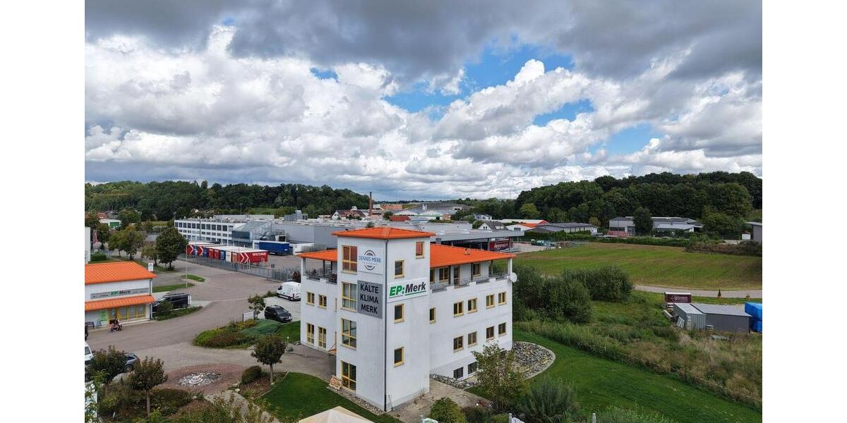 Frisch renovierte Bürofläche mit Balkon zimmer