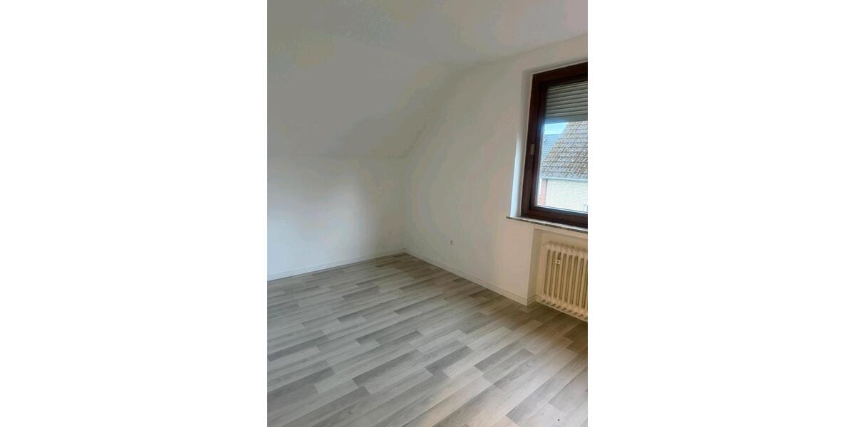 Etagenwohnung Peine Südstadt - 5 Zimmer, 100 m&sup2;, 1.250&euro; | Angebot:26268041
