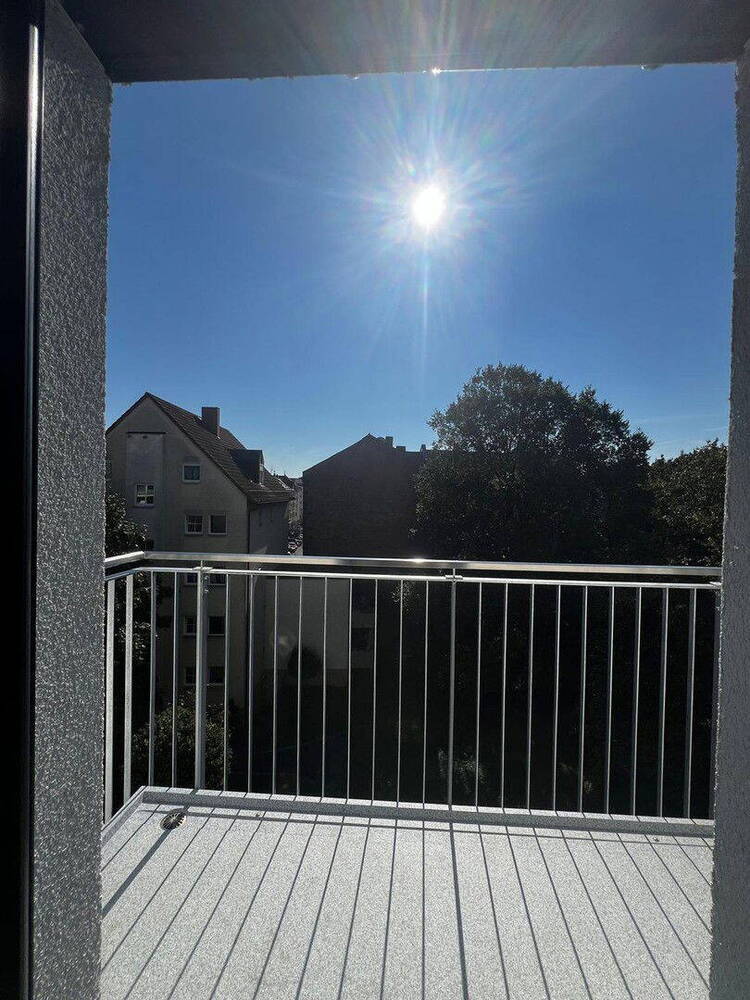 Helles Zimmer in 3er-WG zu vermieten (Balkon, Internet inklusive)-ab SeptemberOktober