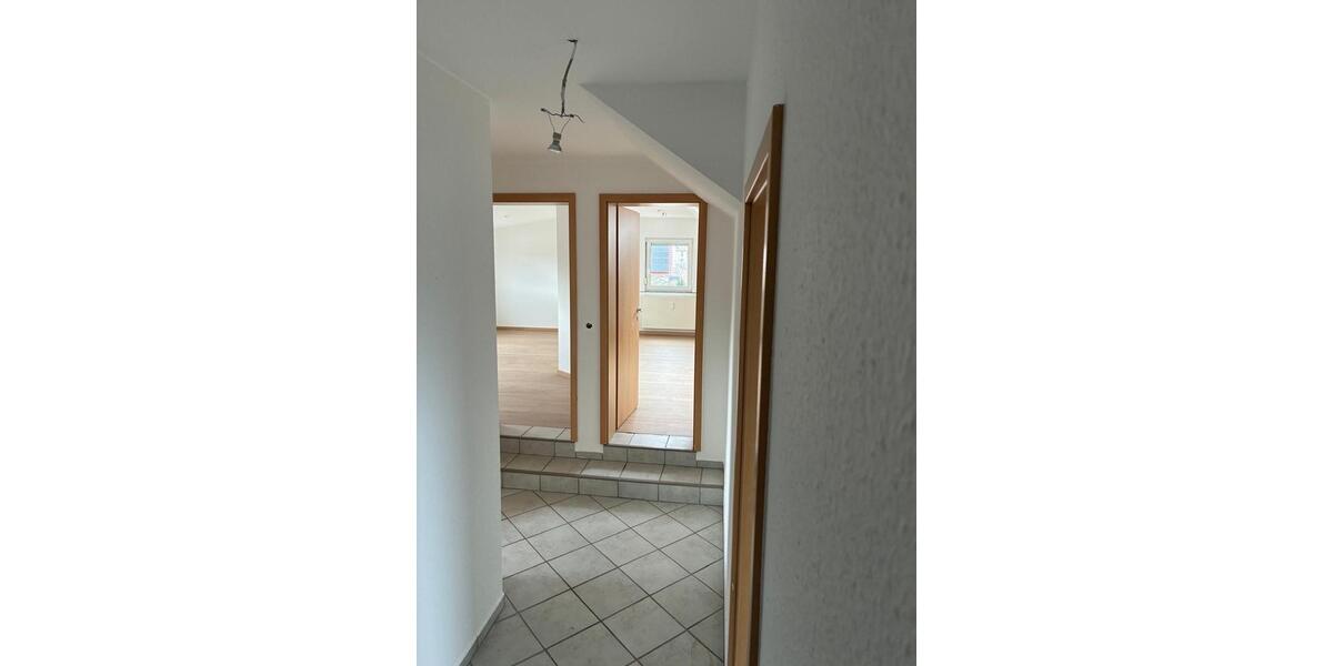 Dachgeschoßwohnung Münzenberg - 4 Zimmer, 110 m&sup2;, 950&euro; | Angebot:26618331