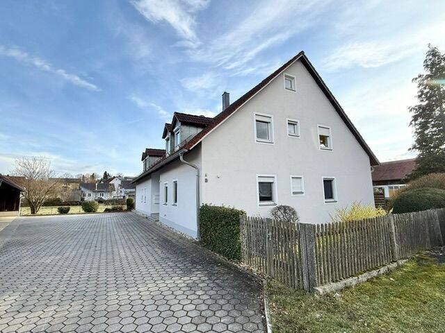 Etagenwohnung Thalmassing - 3 Zimmer, 83 m&sup2;, 670&euro; | Angebot:25929307