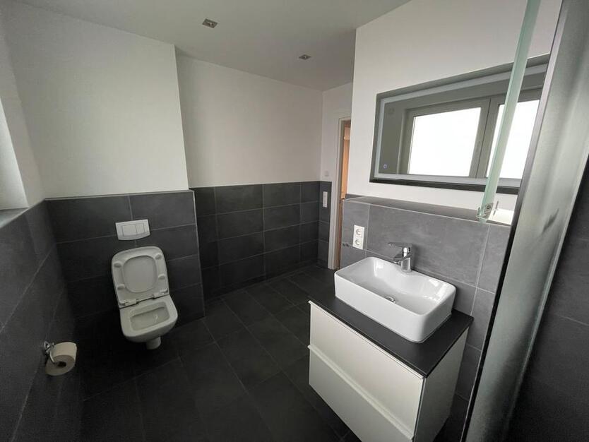 Moderne, lichtdurchflutete 2ZKB Wohnung ab 01.11.25 zu vermieten