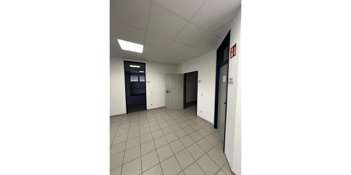 Gewerberäumlichkeiten im Gewerbegebiet Rot-Malsch zu vermieten zimmer