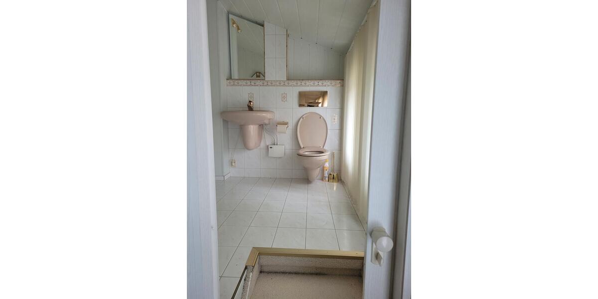 Dachgeschoßwohnung Pößneck - 4 Zimmer, 120 m&sup2;, 990&euro; | Angebot:25993600